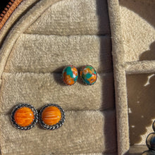 Load image into Gallery viewer, Dainty Kingman/Orange Spiny Oyster Studs
