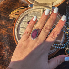 Load image into Gallery viewer, Purple Spiny Oyster Ring - Size 6
